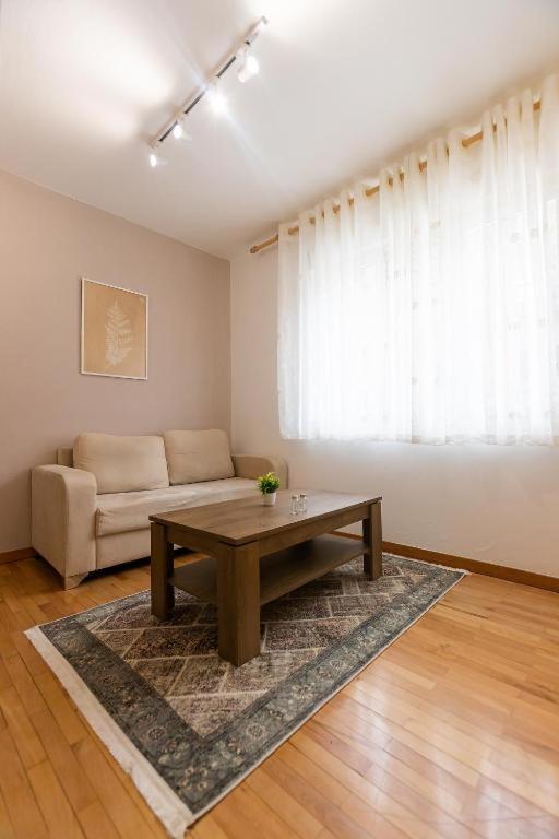 Light-2 Lovely Apartment In Tirana Kültér fotó